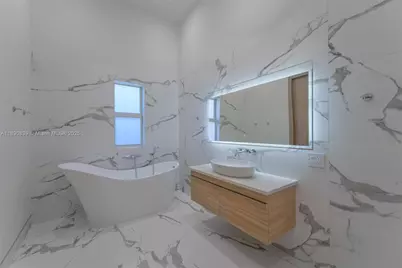 635 SW 9th St, Hallandale Beach, FL 33009 - Photo 13