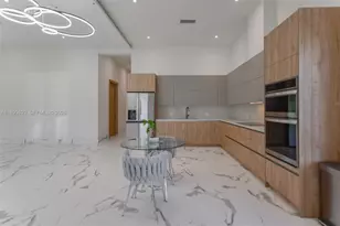 635 SW 9th St, Hallandale Beach, FL 33009 - Photo 9