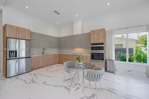 635 SW 9th St, Hallandale Beach, FL 33009 - Photo 7