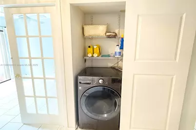 4231 SW 70th Ter, Davie, FL 33314 - Photo 9