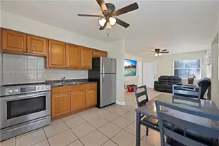 923 N 16th Ct, Hollywood, FL 33020 - Photo 9