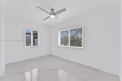 875 E 8th St, Hialeah, FL 33010 - Photo 23