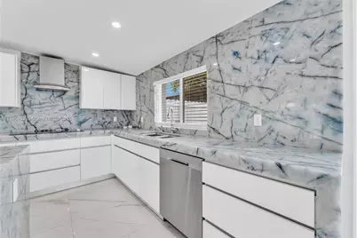 875 E 8th St, Hialeah, FL 33010 - Photo 9