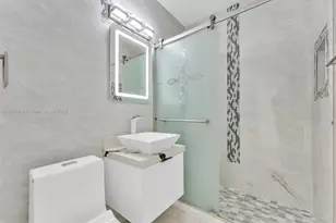 875 E 8th St, Hialeah, FL 33010 - Photo 15