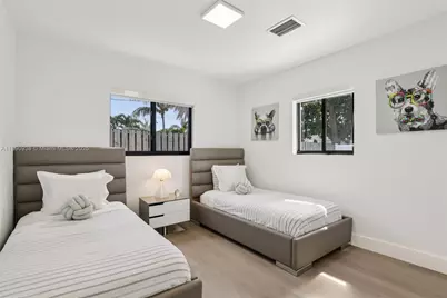 1960 NE 32nd St, Lighthouse Point, FL 33064 - Photo 27