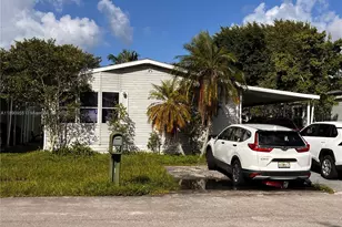 909 SW 131st Way, Davie, FL 33325 - Photo 1