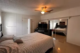 909 SW 131st Way, Davie, FL 33325 - Photo 9