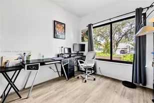 8330 SW 12th St, Pembroke Pines, FL 33025 - Photo 11