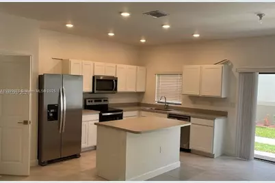 606 SW 12th St, Florida City, FL 33034 - Photo 7