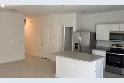 606 SW 12th St, Florida City, FL 33034 - Photo 5