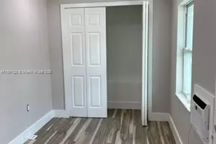 922 NW 2nd St, Miami, FL 33128 - Photo 3