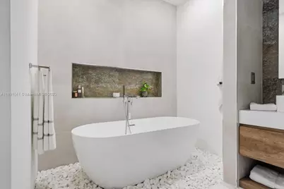 1441 E Lacosta Dr E, Pembroke Pines, FL 33027 - Photo 21