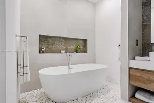 1441 E Lacosta Dr E, Pembroke Pines, FL 33027 - Photo 21