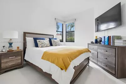 1441 E Lacosta Dr E, Pembroke Pines, FL 33027 - Photo 27