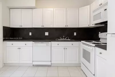 1662 Lincoln Ct #402, Miami Beach, FL 33139 - Photo 5