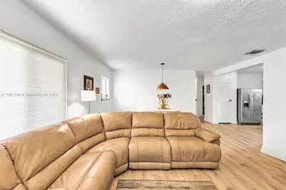 110 NE 9th Ct, Homestead, FL 33030 - Photo 15