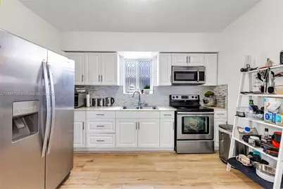 110 NE 9th Ct, Homestead, FL 33030 - Photo 9