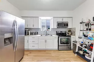 110 NE 9th Ct, Homestead, FL 33030 - Photo 9