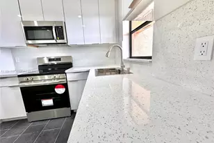 10467 Sunrise Lakes Blvd, Sunrise, FL 33322 - Photo 7