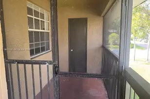 10480 NW 8th St, Pembroke Pines, FL 33026 - Photo 11