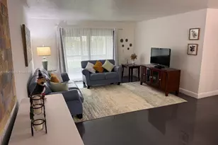 13701 Kendale Lakes Cir, Miami, FL 33183 - Photo 9