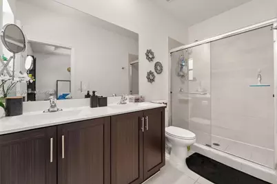 10483 W 32nd Ln #10483, Hialeah, FL 33018 - Photo 13