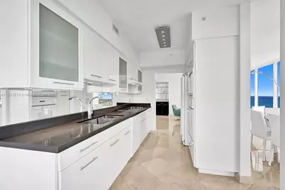 4779 Collins Ave #3705, Miami Beach, FL 33140 - Photo 9