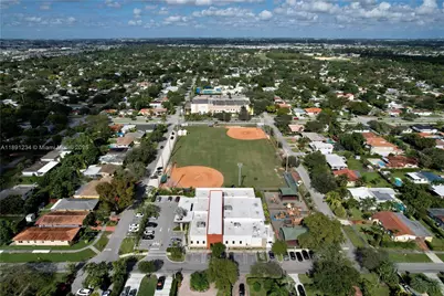 61 Truxton Dr, Miami Springs, FL 33166 - Photo 9