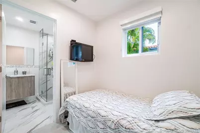 2437 SW 25th Ter, Miami, FL 33133 - Photo 31