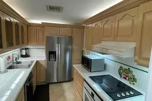 5005 Collins Ave, Miami Beach, FL 33140 - Photo 11