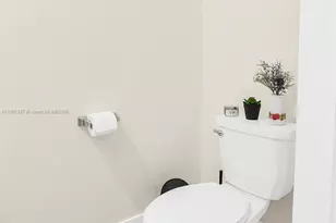 8055 NW 104th Ave, Doral, FL 33178 - Photo 15