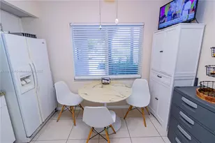 13100 SW 11th Ct, Pembroke Pines, FL 33027 - Photo 9