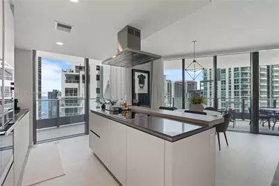 1000 Brickell Plz #3401, Miami, FL 33131 - Photo 11