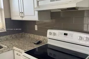 8285 Sunrise Lakes Blvd, Sunrise, FL 33322 - Photo 9