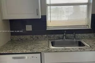 8285 Sunrise Lakes Blvd, Sunrise, FL 33322 - Photo 7