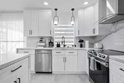 315 NW 106th St, Miami, FL 33150 - Photo 15