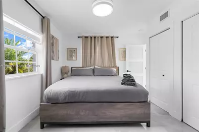 315 NW 106th St, Miami, FL 33150 - Photo 23