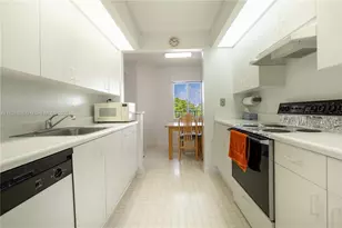 13700 SW 11th St, Pembroke Pines, FL 33027 - Photo 9