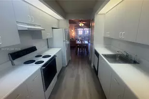 13700 SW 11th St, Pembroke Pines, FL 33027 - Photo 11