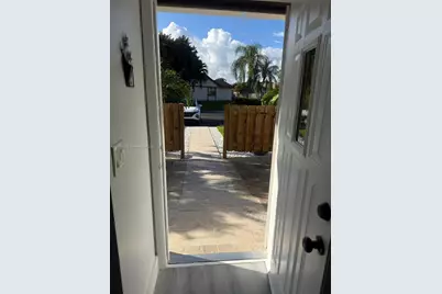 1327 Towhee St, Homestead, FL 33035 - Photo 5