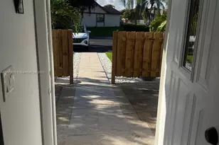 1327 Towhee St, Homestead, FL 33035 - Photo 5