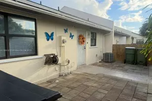 1327 Towhee St, Homestead, FL 33035 - Photo 3