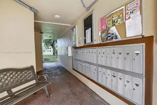 9041 Sunrise Lakes Blvd, Sunrise, FL 33322 - Photo 23