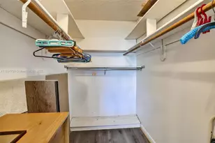 9041 Sunrise Lakes Blvd, Sunrise, FL 33322 - Photo 15