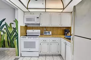 9041 Sunrise Lakes Blvd, Sunrise, FL 33322 - Photo 9