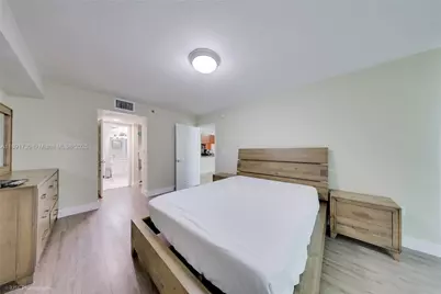 1200 Brickell Bay Dr #3506, Miami, FL 33131 - Photo 11