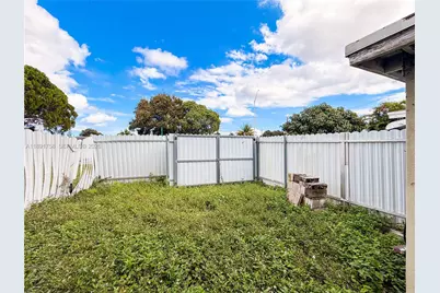 3201 NW 83rd St, Miami, FL 33147 - Photo 27