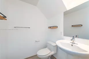 60 SW 13th St, Miami, FL 33130 - Photo 11