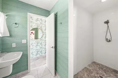 2701 N Bay Rd, Miami Beach, FL 33140 - Photo 33