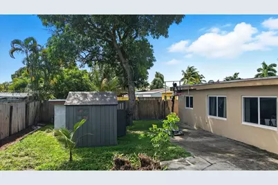 514 SW 72nd Ter, North Lauderdale, FL 33068 - Photo 23